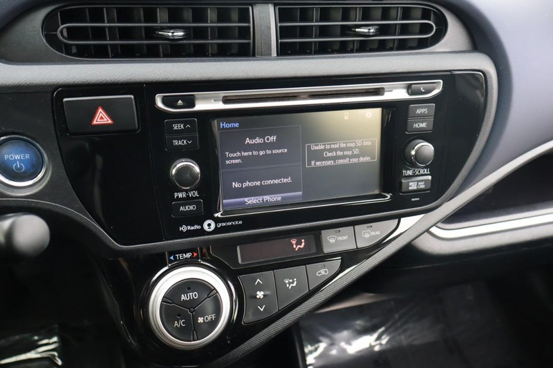 Toyota Prius C Vehicle Full-screen Gallery Image 28