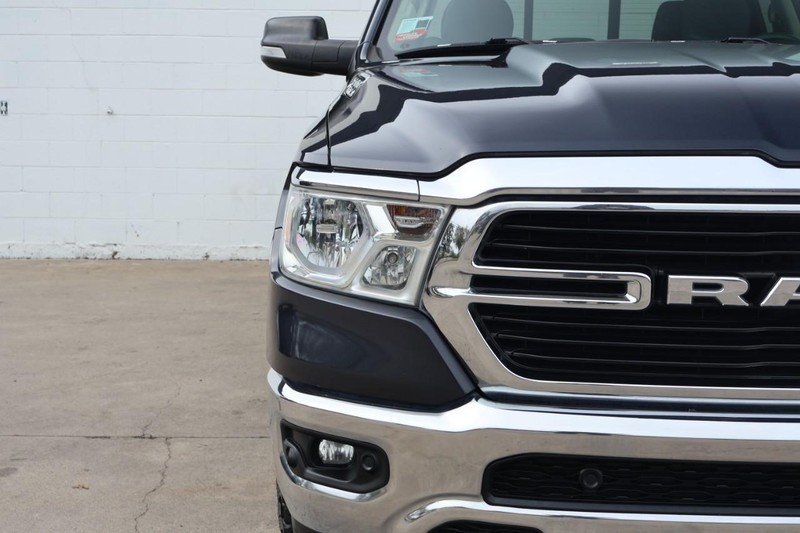 Ram 1500 Vehicle Full-screen Gallery Image 03