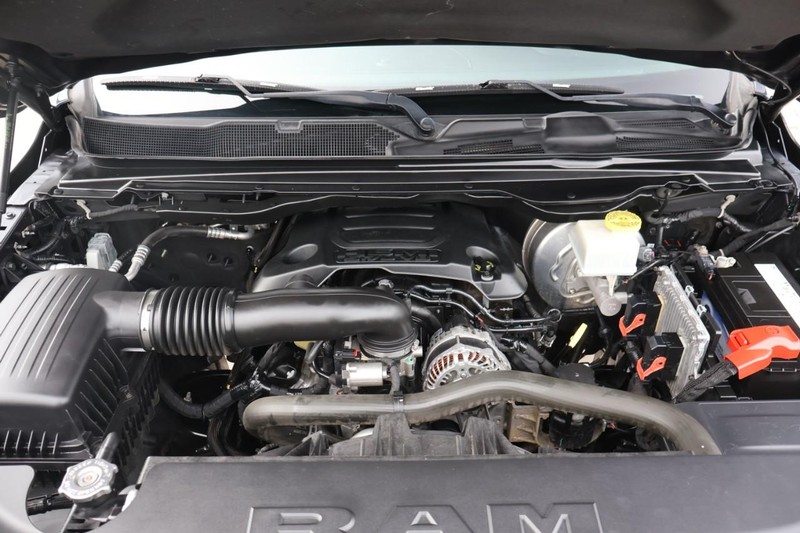 Ram 1500 Vehicle Full-screen Gallery Image 12