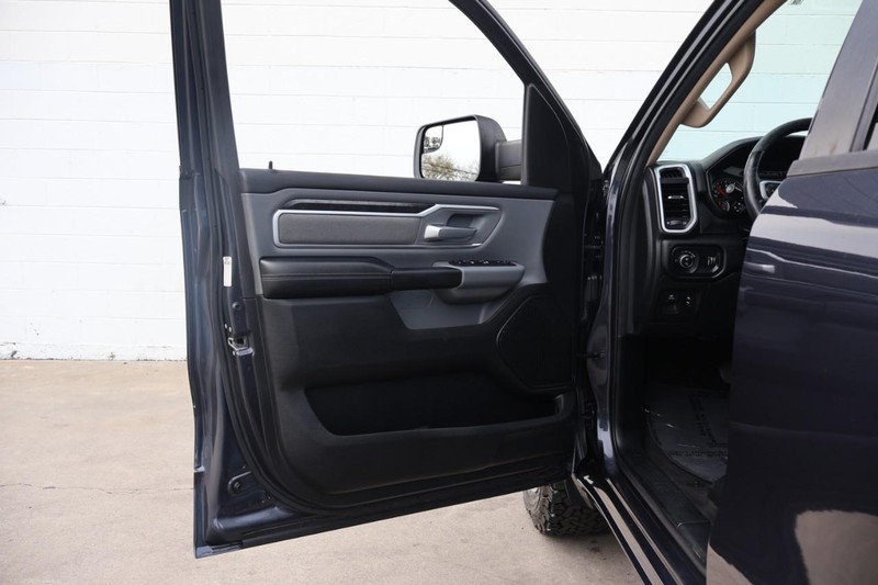 Ram 1500 Vehicle Full-screen Gallery Image 14