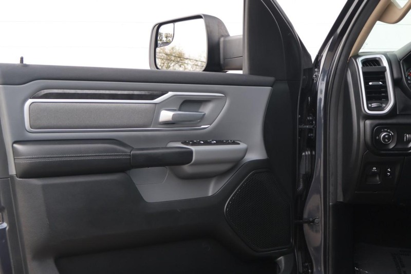 Ram 1500 Vehicle Full-screen Gallery Image 15
