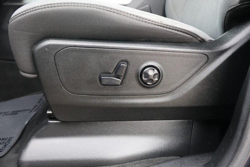 Ram 1500 Vehicle Full-screen Gallery Image 17