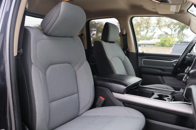 Ram 1500 Vehicle Full-screen Gallery Image 21