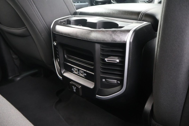 Ram 1500 Vehicle Full-screen Gallery Image 23
