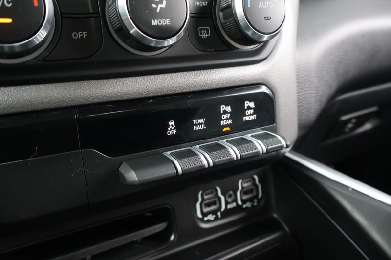 Ram 1500 Vehicle Full-screen Gallery Image 35