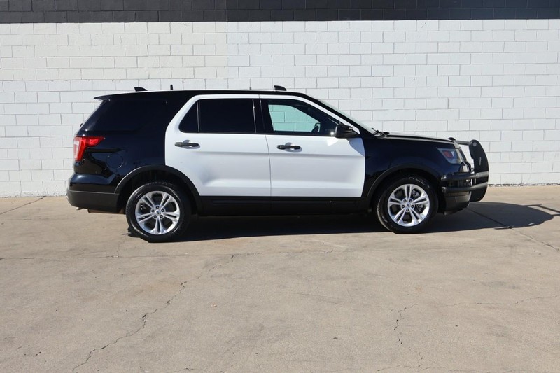 Ford Police Interceptor Utility Vehicle Full-screen Gallery Image 04