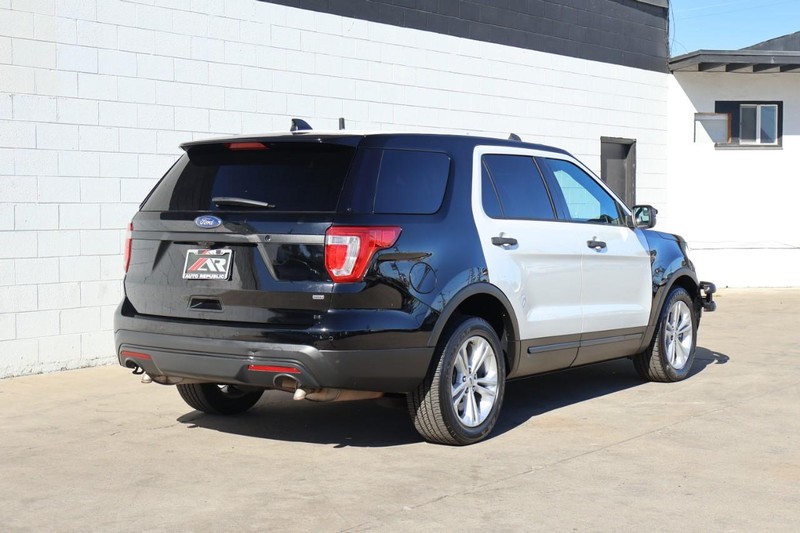 Ford Police Interceptor Utility Vehicle Full-screen Gallery Image 05