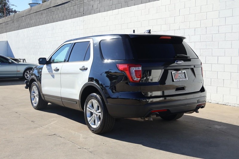 Ford Police Interceptor Utility Vehicle Full-screen Gallery Image 07