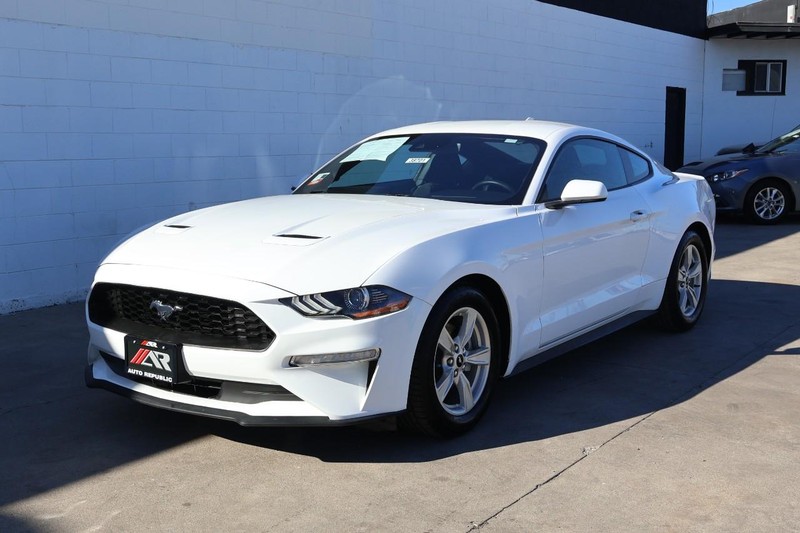 Ford Mustang Vehicle Full-screen Gallery Image 11