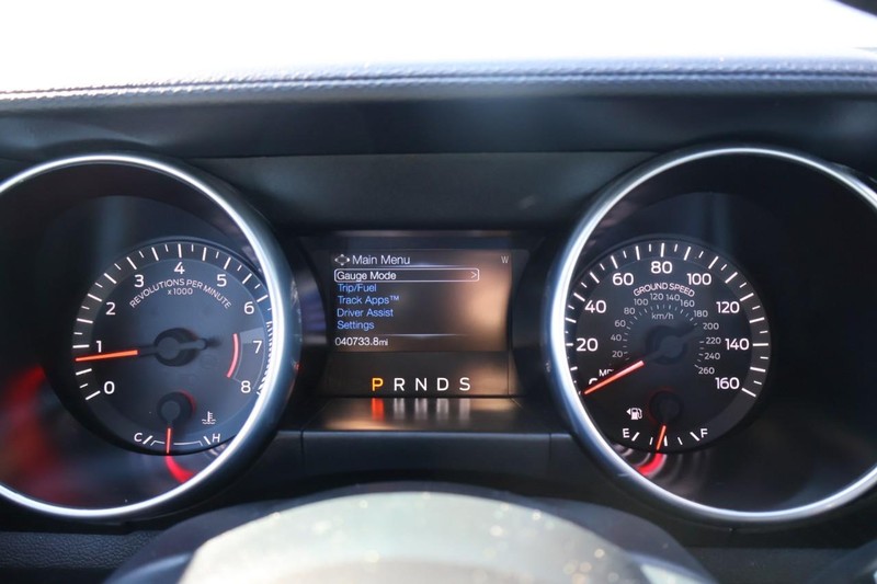 Ford Mustang Vehicle Full-screen Gallery Image 22