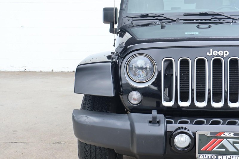 Jeep Wrangler Unlimited Vehicle Full-screen Gallery Image 03
