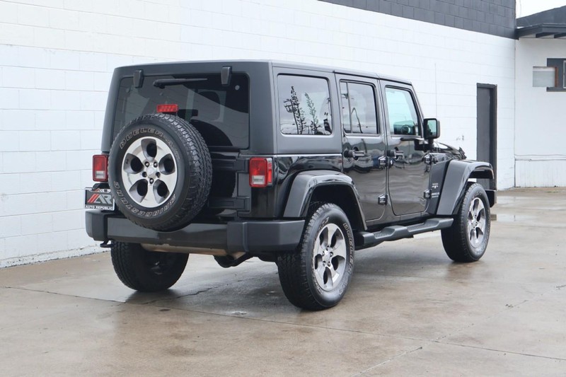 Jeep Wrangler Unlimited Vehicle Full-screen Gallery Image 05