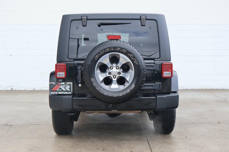 Jeep Wrangler Unlimited Vehicle Full-screen Gallery Image 06