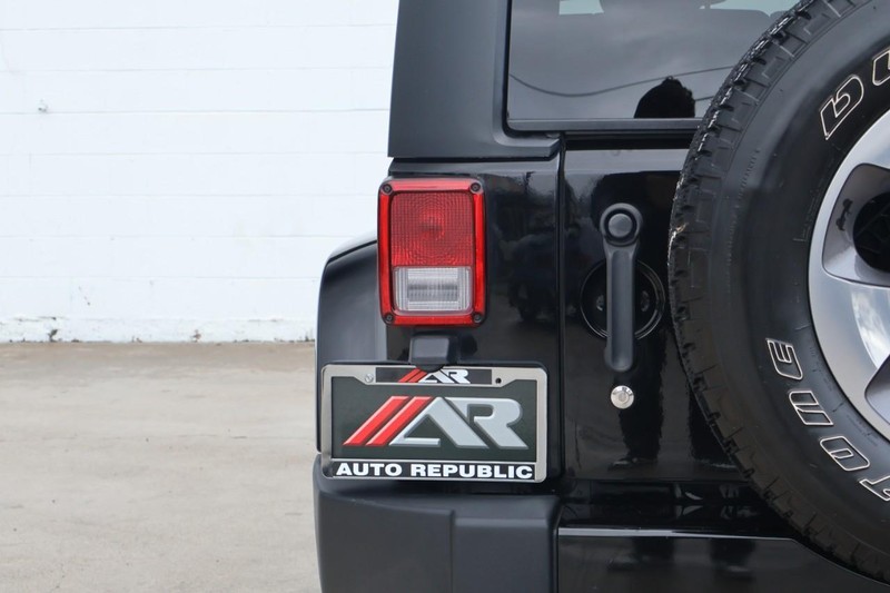 Jeep Wrangler Unlimited Vehicle Full-screen Gallery Image 07