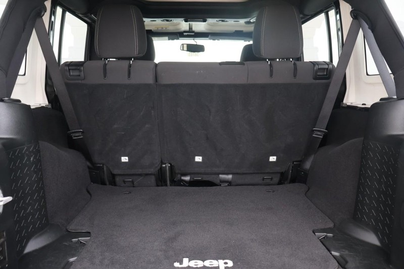 Jeep Wrangler Unlimited Vehicle Full-screen Gallery Image 08
