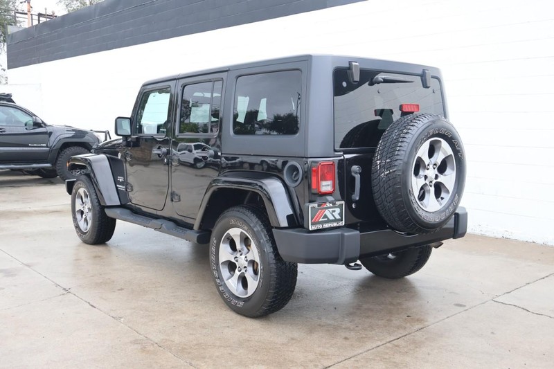 Jeep Wrangler Unlimited Vehicle Full-screen Gallery Image 09