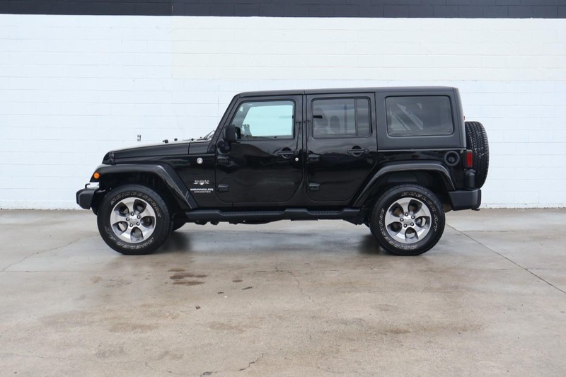 Jeep Wrangler Unlimited Vehicle Full-screen Gallery Image 10