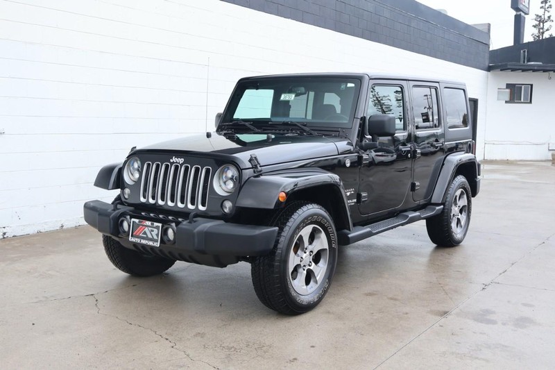 Jeep Wrangler Unlimited Vehicle Full-screen Gallery Image 11
