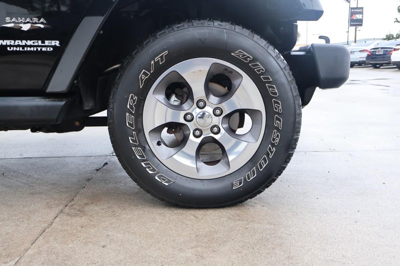 Jeep Wrangler Unlimited Vehicle Full-screen Gallery Image 13