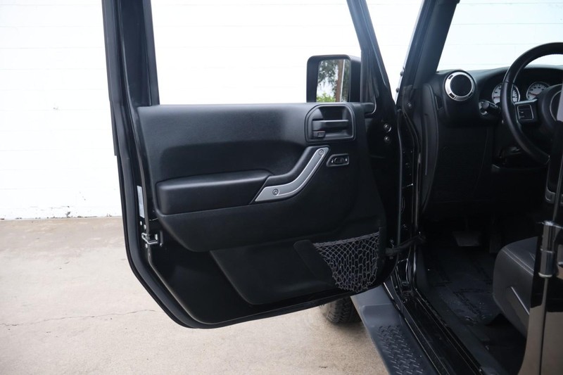 Jeep Wrangler Unlimited Vehicle Full-screen Gallery Image 14