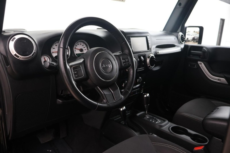 Jeep Wrangler Unlimited Vehicle Full-screen Gallery Image 16
