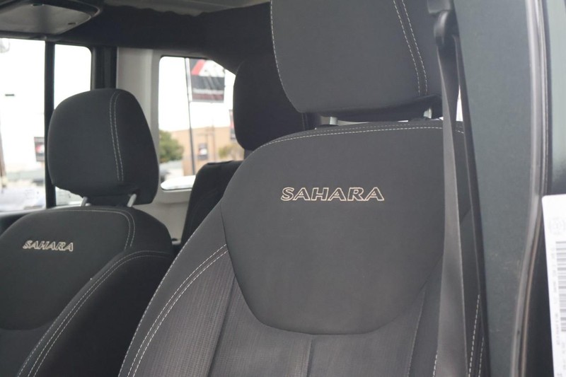 Jeep Wrangler Unlimited Vehicle Full-screen Gallery Image 18