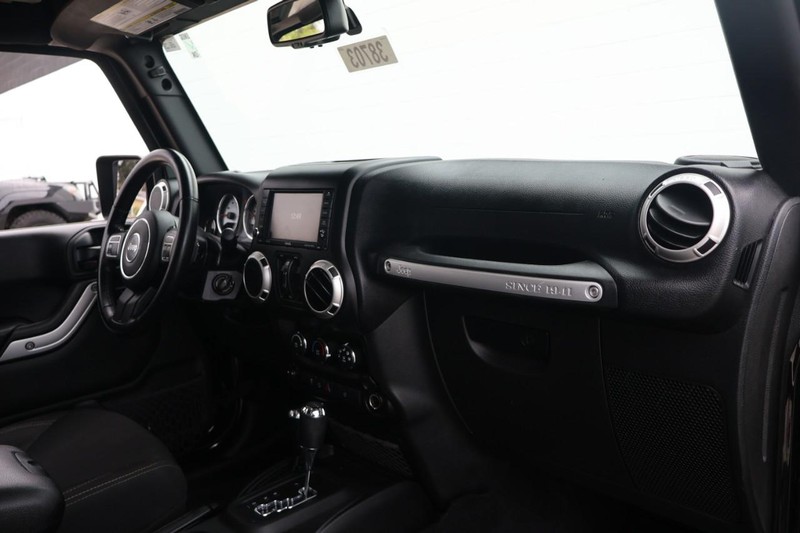 Jeep Wrangler Unlimited Vehicle Full-screen Gallery Image 19