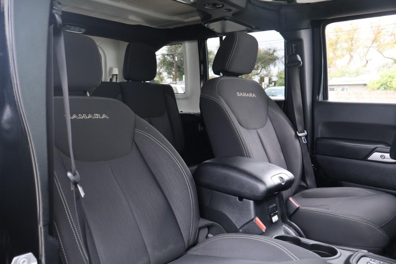 Jeep Wrangler Unlimited Vehicle Full-screen Gallery Image 20