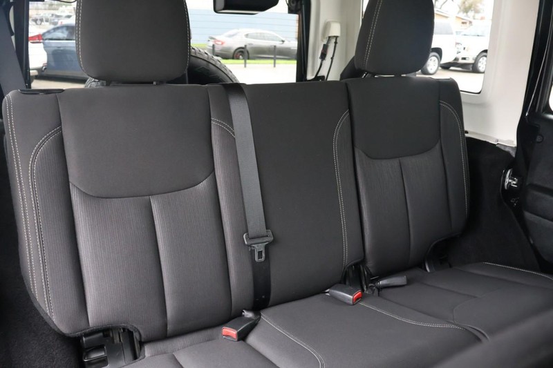 Jeep Wrangler Unlimited Vehicle Full-screen Gallery Image 21