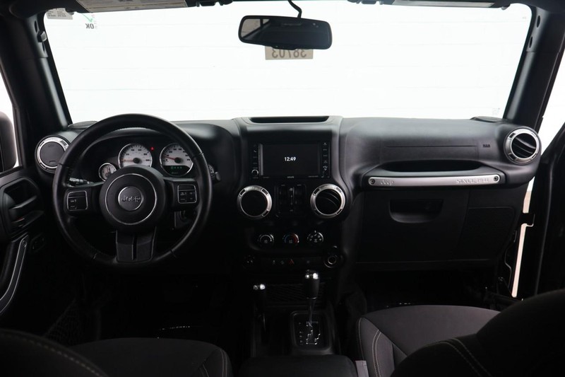 Jeep Wrangler Unlimited Vehicle Full-screen Gallery Image 22