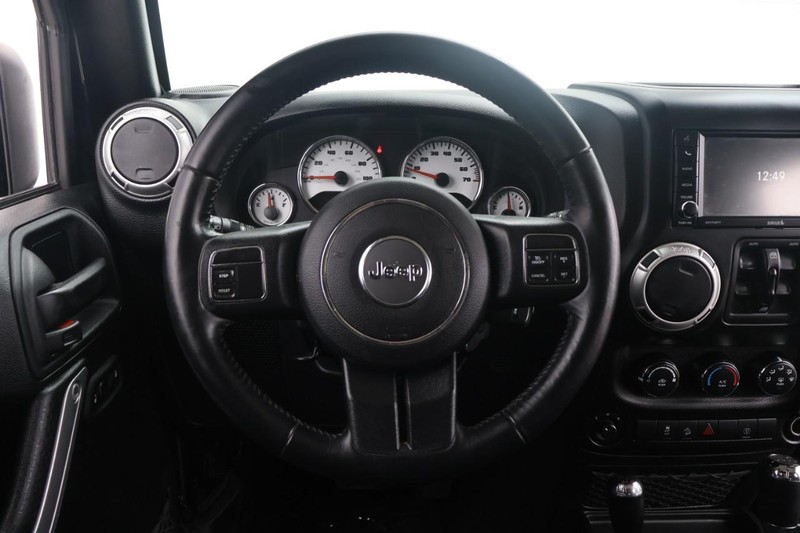 Jeep Wrangler Unlimited Vehicle Full-screen Gallery Image 24