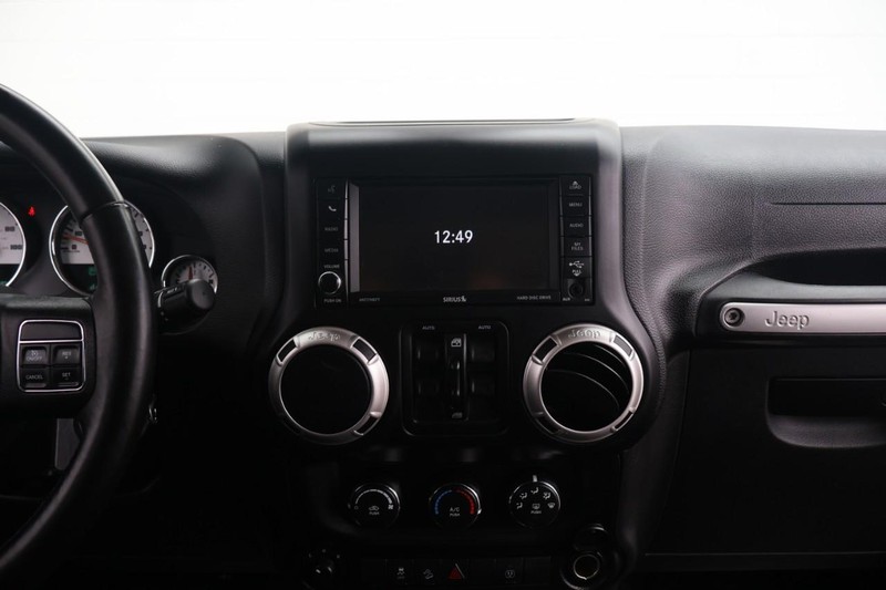 Jeep Wrangler Unlimited Vehicle Full-screen Gallery Image 27