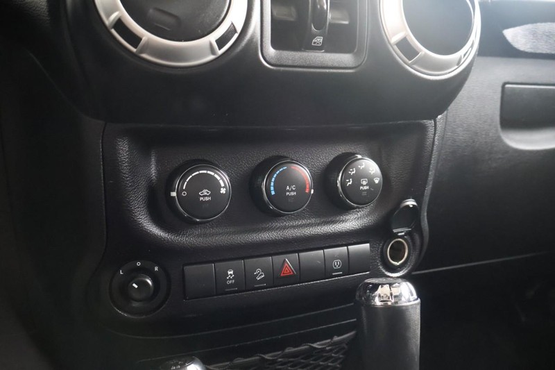 Jeep Wrangler Unlimited Vehicle Full-screen Gallery Image 30