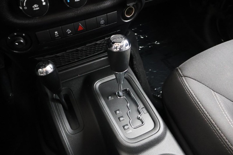 Jeep Wrangler Unlimited Vehicle Full-screen Gallery Image 31