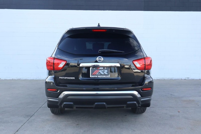 Nissan Pathfinder Vehicle Full-screen Gallery Image 06