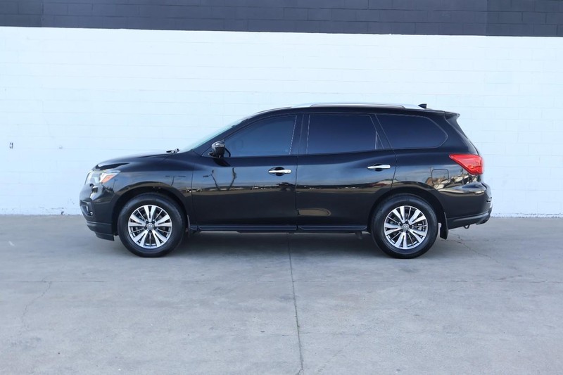 Nissan Pathfinder Vehicle Full-screen Gallery Image 10