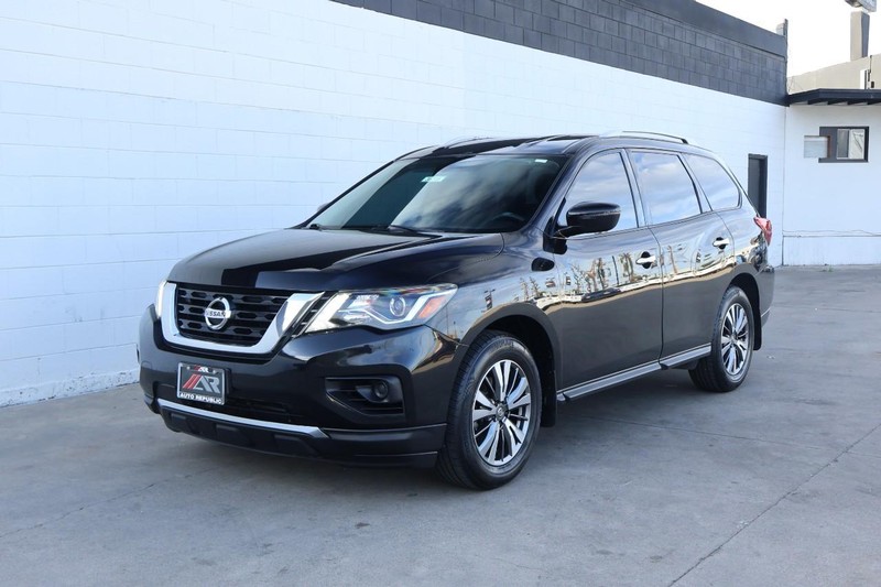 Nissan Pathfinder Vehicle Full-screen Gallery Image 11