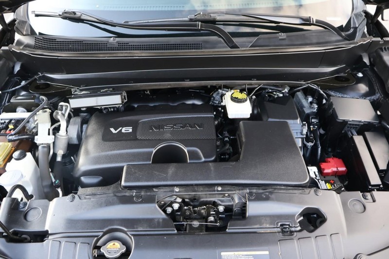 Nissan Pathfinder Vehicle Full-screen Gallery Image 12