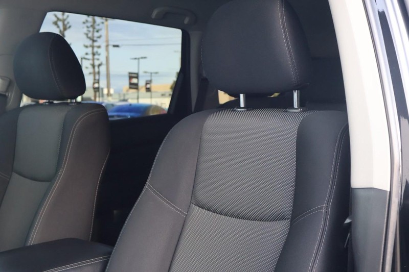 Nissan Pathfinder Vehicle Full-screen Gallery Image 18