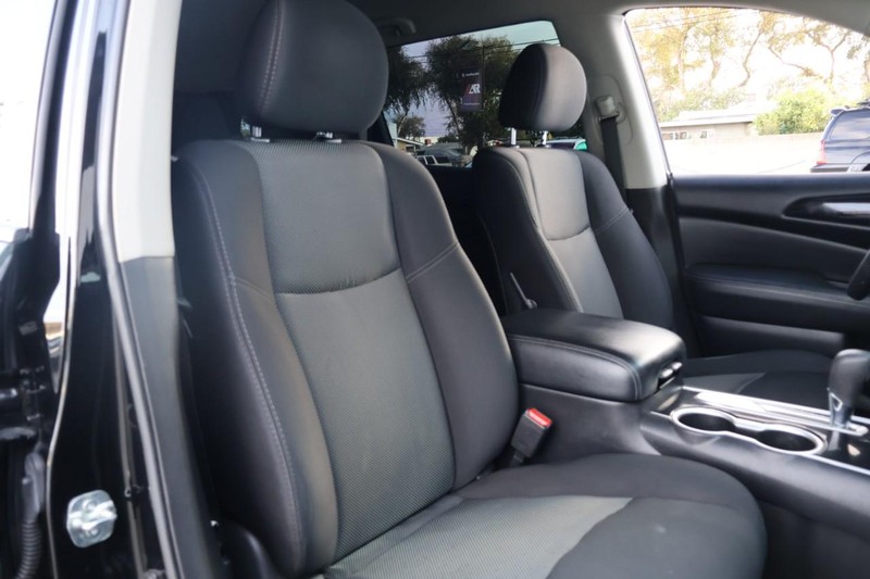 Nissan Pathfinder Vehicle Full-screen Gallery Image 20