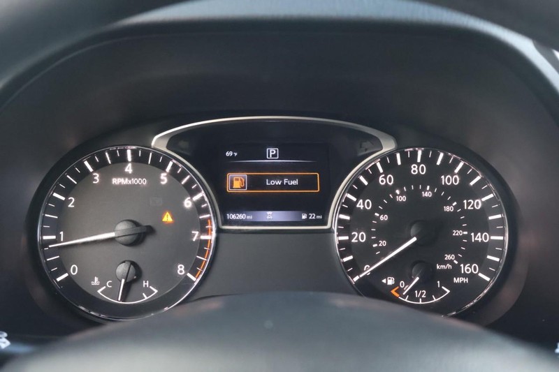 Nissan Pathfinder Vehicle Full-screen Gallery Image 24