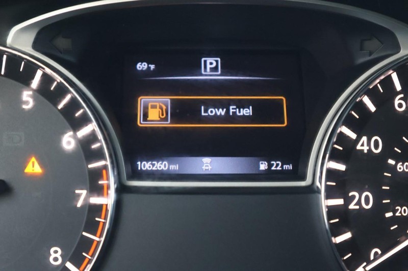 Nissan Pathfinder Vehicle Full-screen Gallery Image 25