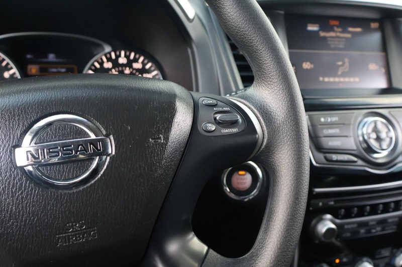 Nissan Pathfinder Vehicle Full-screen Gallery Image 28