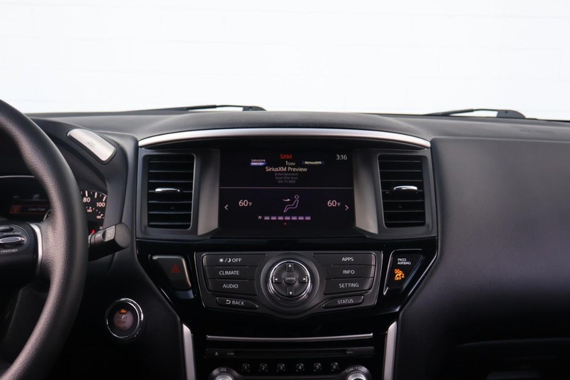 Nissan Pathfinder Vehicle Full-screen Gallery Image 30