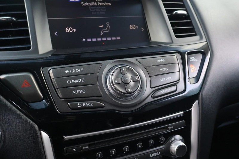 Nissan Pathfinder Vehicle Full-screen Gallery Image 33