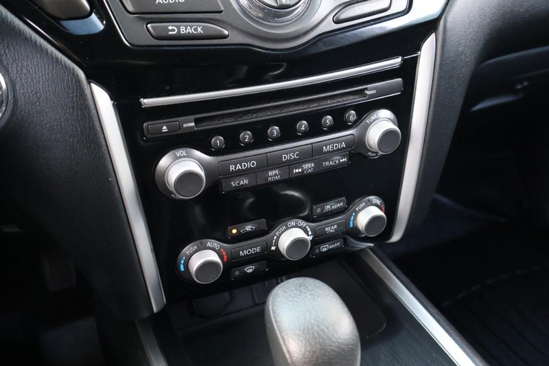 Nissan Pathfinder Vehicle Full-screen Gallery Image 34