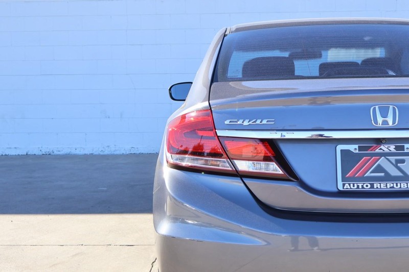 Honda Civic Sedan Vehicle Full-screen Gallery Image 07