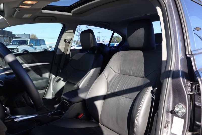 Honda Civic Sedan Vehicle Full-screen Gallery Image 18