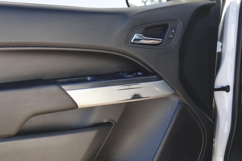 Chevrolet Colorado Vehicle Full-screen Gallery Image 19