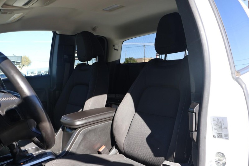 Chevrolet Colorado Vehicle Full-screen Gallery Image 21